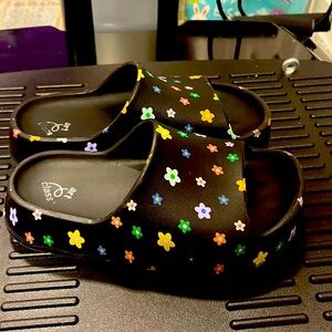 Art Class girls slides size 2